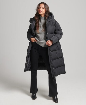 Manteau d’hiver Superdry en noir : devant