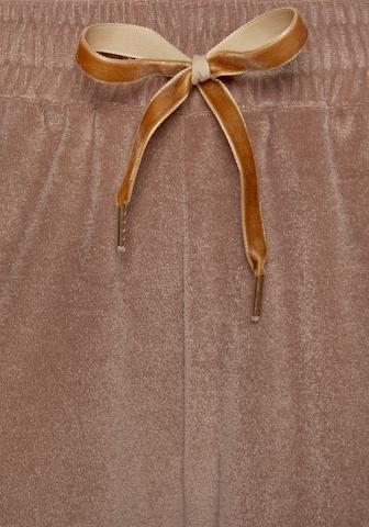 LASCANA Sweat suit in Brown