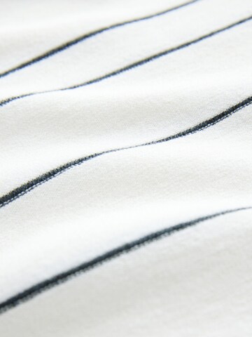 Next - Camiseta en blanco