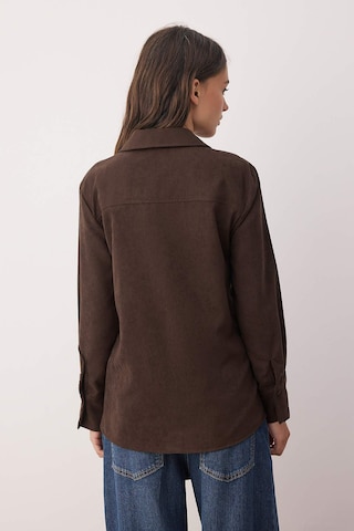 Trendyol Blouse in Brown