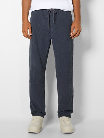 Bershka Regular Trousers in Blue: front