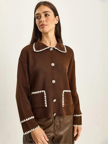 Cardigan Bianco Lucci en marron