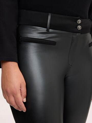 Skinny Pantaloni di Fiorella Rubino in nero