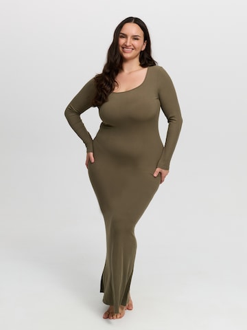 Robe 'Ribbed Long Sleeve Maxikleid' cfab (formerly creamy fabrics) en vert : devant