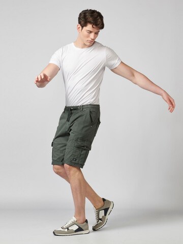 KOROSHI Regular Shorts in Grün
