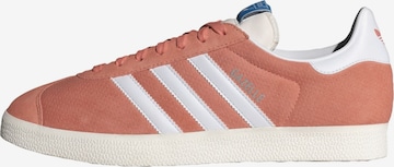 ADIDAS ORIGINALS Trampki niskie 'Gazelle' w kolorze czerwony: przód