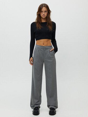 Pull&Bear Wide leg Pleat-front trousers in Grey