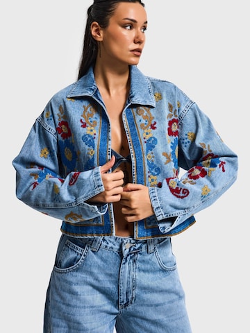 Gilet 'Cropped Denim Jacket' IT'S BASIC en bleu