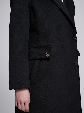 AEMMI Between-seasons coat in Black