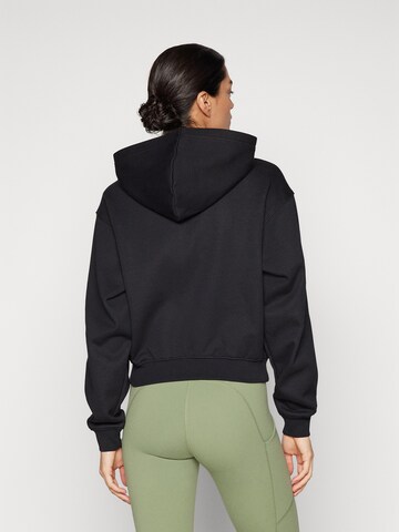 Fabletics Urheilullinen collegetakki värissä musta