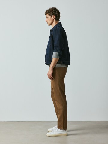 NextSlimfit Chino hlače - smeđa boja