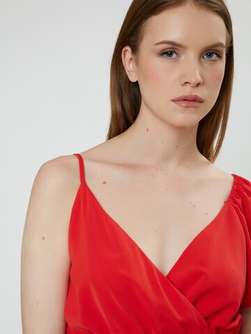 Haut Influencer en rouge