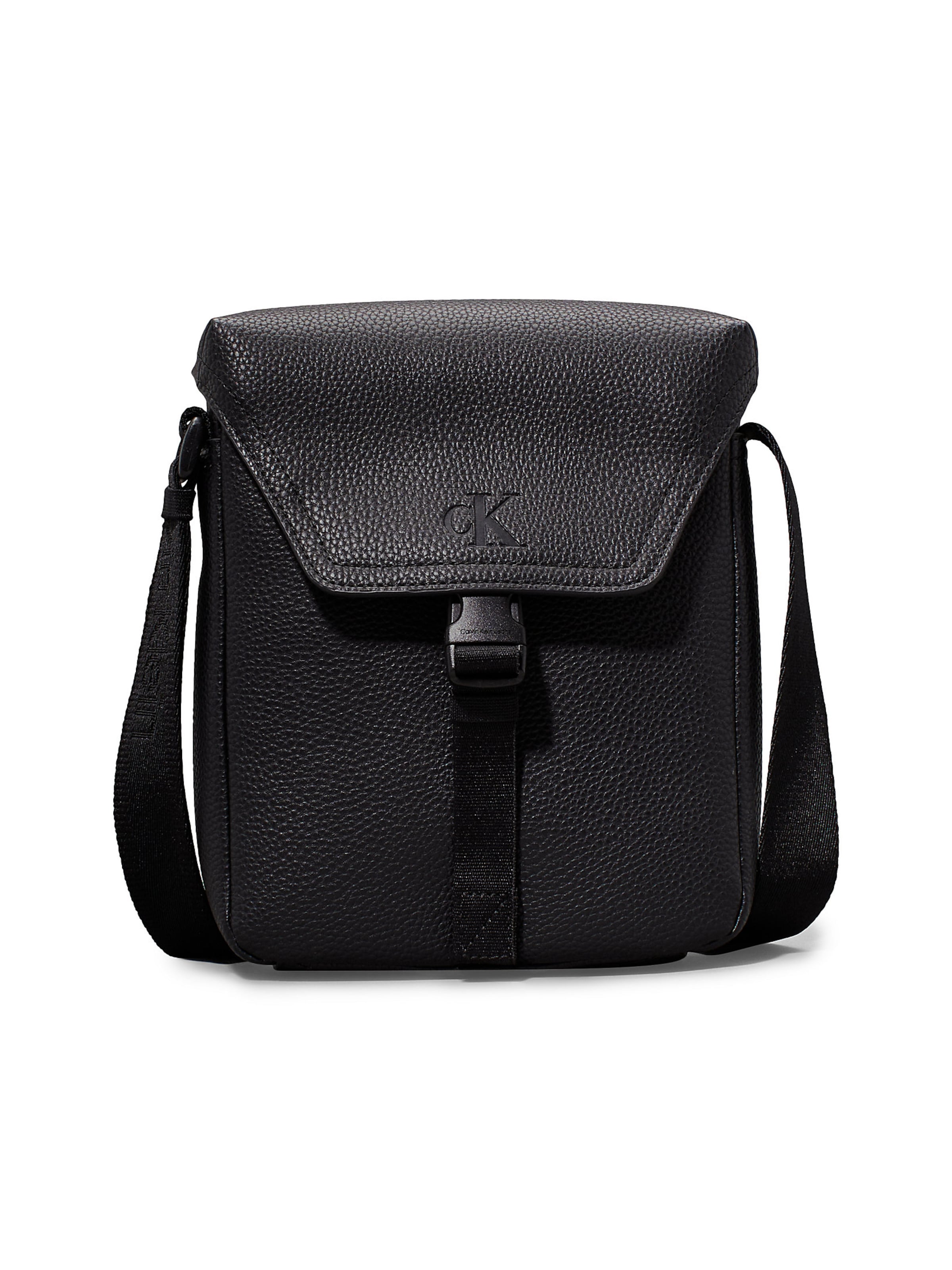 Calvin Klein Axelremsväska i svart: framsida