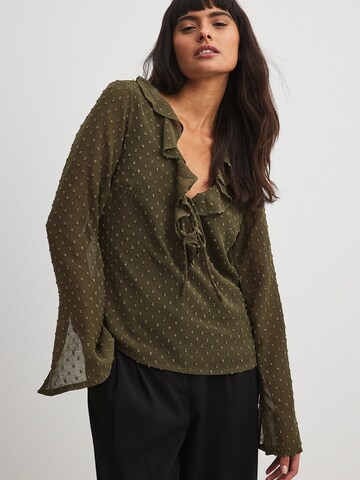 NA-KD Blouse in Groen: voorkant