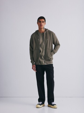 !Solid Regular Chino 'SDAlann' in Zwart