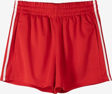 Bershka Regular Shorts in Rot: Vorderseite