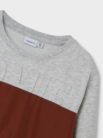 NAME ITSweater majica 'Tesso' - siva boja
