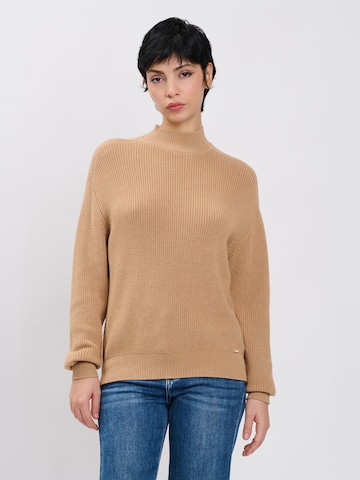 Pullover di Influencer in marrone: frontale