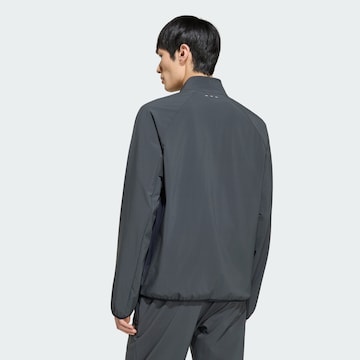 Giacca di mezza stagione 'Tech Trefoil Essentials' di ADIDAS ORIGINALS in grigio