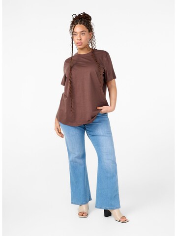 T-shirt 'VCHARLIN' Zizzi en marron