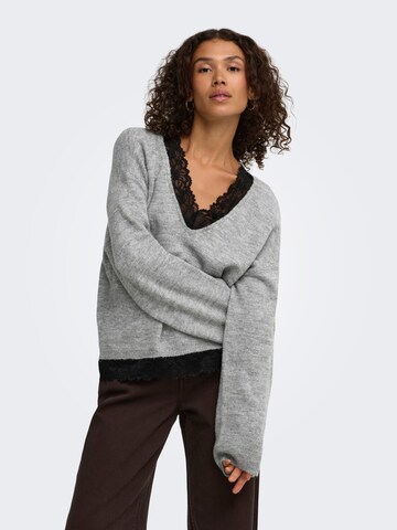 Pull-over 'CLOVER' ONLY en gris : devant