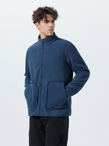 YOUTHUP Between-Season Jacket in Blue: front