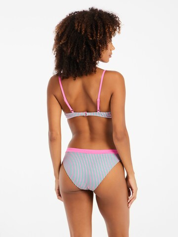 PROTEST Triangel Bikini 'PRTEzra'‌‌‌‌‌‌‌ in Pink