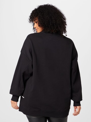 Calvin Klein Jeans Curve Sweatshirt in Schwarz