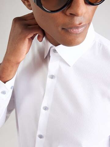 OLYMP Slim Fit Бизнес риза 'No 6' в бяло