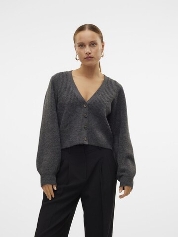 VERO MODA Cardigan 'MAY' i grå: forside