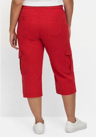SHEEGO - regular Pantalón cargo en rojo
