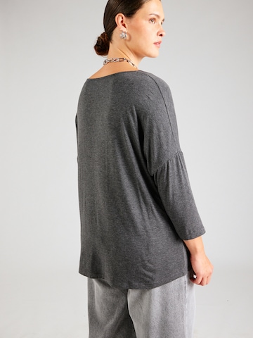T-shirt ONLY Carmakoma en gris
