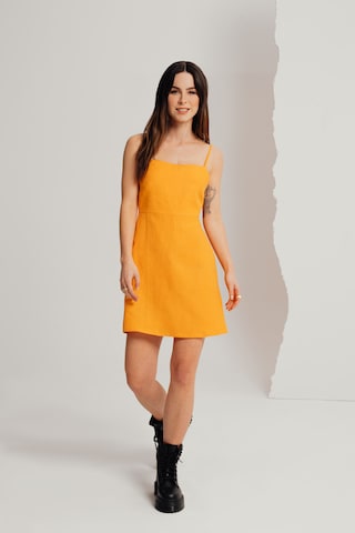 A LOT LESS فستان 'Carolina' بلون برتقالي