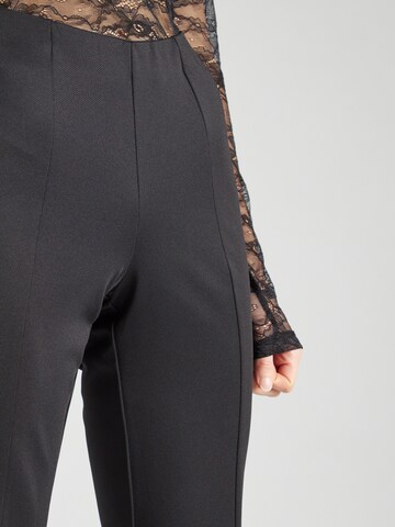 évasé Pantalon Gina Tricot en noir