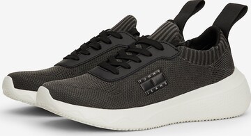 Sneaker low de la Tommy Jeans pe negru