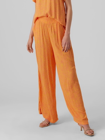 Wide Leg Pantalon 'Menny' VERO MODA en orange : devant