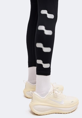 NIKE Skinny Športové nohavice 'Tempo Flash' - Čierna