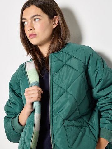 Veste bavaroise ' ' Apricot en vert