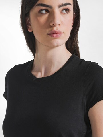 Maglietta di DEHA in nero