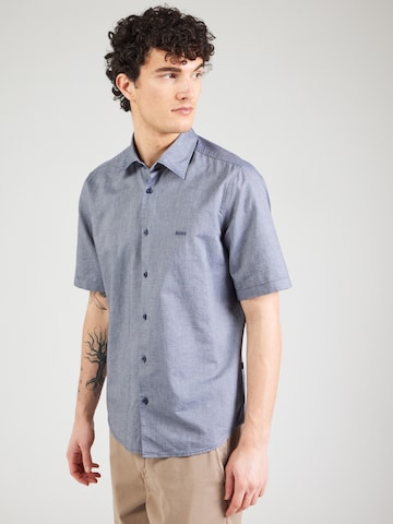 Coupe regular Chemise 'Rash' BOSS en bleu : devant