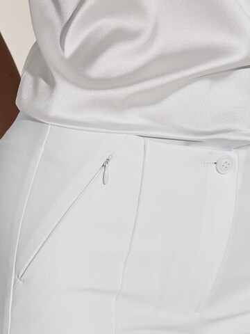 Coupe slim Pantalon MADELEINE en blanc