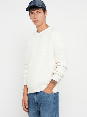 HOLLISTER Sweater in White