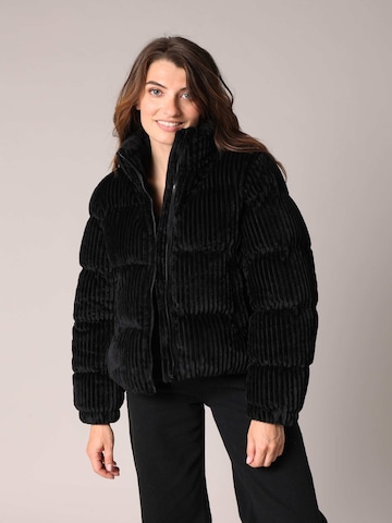 Veste d’hiver 'Noelia' Deeluxe en noir : devant