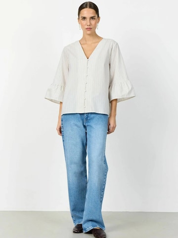 Levete Room Koszulka ' LR ' w kolorze biały