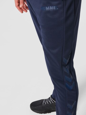 Tapered Pantaloni sportivi 'Legacy Poly' di Hummel in blu