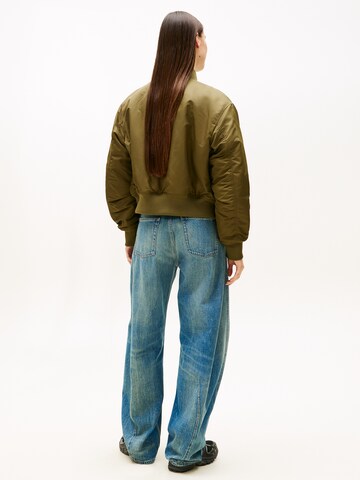 Geacă de primăvară-toamnă 'ESSENTIAL' de la Tommy Jeans pe verde