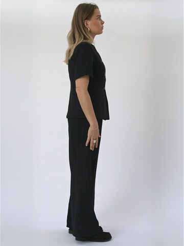 TEESHOPPEN - Camiseta ' Isolde ' en negro