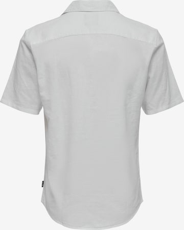 Coupe slim Chemise 'Caiden' Only & Sons en blanc