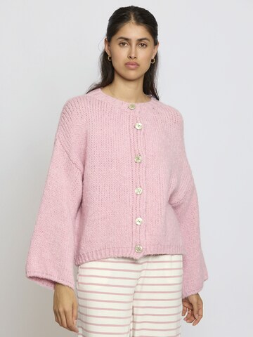 Lilavie Strickjacke ' Taynaa ' in Pink: Vorderseite