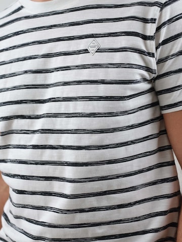 T-Shirt 'Dalso' Deeluxe en blanc